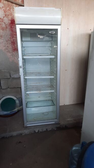 Komodlar: Su ucun soyuducu Tam islekdir. Qiymet 350 azn. Unvan Sabuncu Vesile