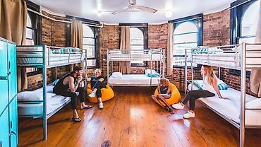 Xanimlara özel teklif. Şeherin merkezinde hostel yataqxana! lalafo.az -da — 4 Xanimlara özel teklif. Şeherin merkezinde hostel yataqxana! — 4