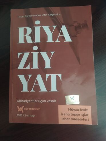 kitab rəfləri: Kitablar, jurnallar, CD, DVD
