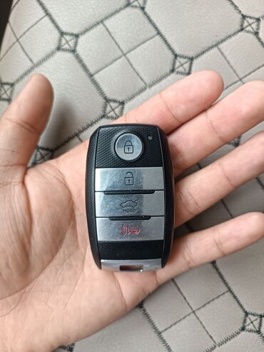Другие детали салона: Оригинальный ключ Kia