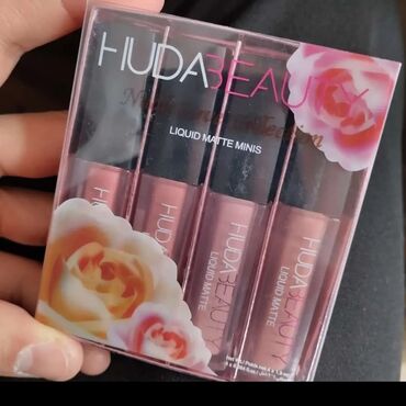 Матовый помада от Huda beauty