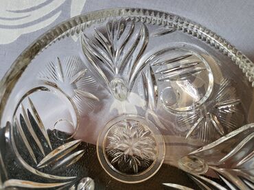 Činije: Cinija kristal na tri stopa 1960g+. Cinija bez ostecenja,sve na njoj na lalafo.rs — 6 Činije: Cinija kristal na tri stopa 1960g+. Cinija bez ostecenja,sve na njoj — 6