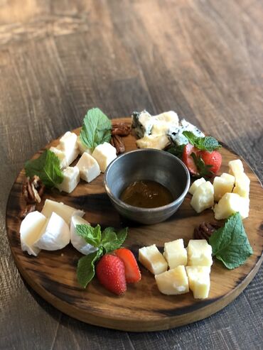 Повара: Шеф повар богатый опыт работы более 12 лет. Работал в Москве элитных — 27