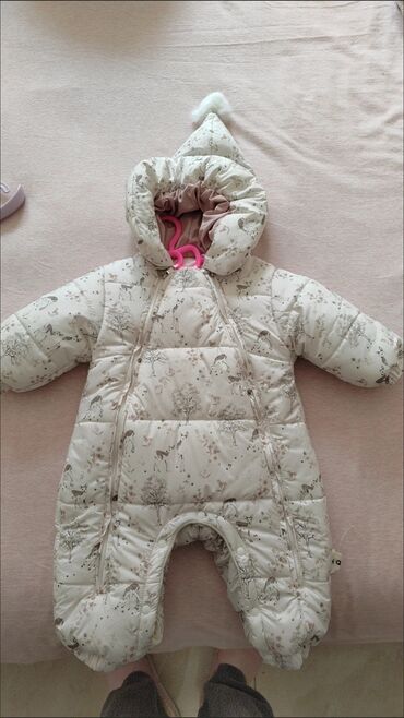 прокат карнавальных костюмов для детей: Утепленный детский комбинезон-конверт с капюшоном, предназначенный для