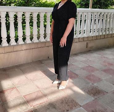 klassik kişi cinsləri: Qadın tulumu – qara, xırda ağ xallı dizayn - Model: qısaqollu — 3