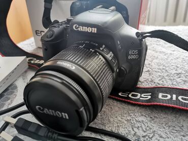 adapdır: Canon 600D ideal veziyyetdedir, ev seraitinde istifade olunub, hec bir