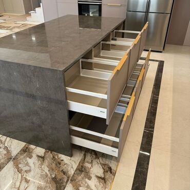 Sifarişlə mətbəx mebeli: Sifarişlə mətbəx dəsti, Özü çəkən petlələr, Mat laminat, Kredit var, Pulsuz çatdırılma — 4