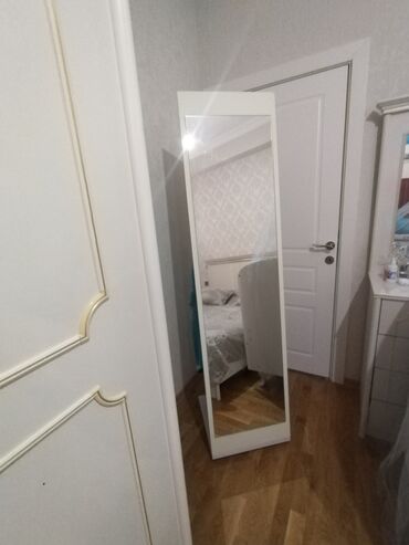riad mebel merkezi: Güzgü satılır ela vezyettedir evde əşyalar cixmalidir deye satilir 380