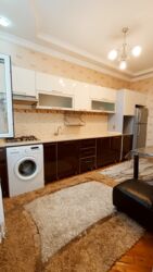 Uzunmüddətli kirayə mənzillər: Oz evimdir .m 8nsaatcilarin yani.baku molun arxasidir.makler qarwi — 13