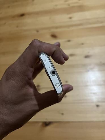 nokia magic max: Nokia E6, rəng - Ağ, Sensor — 5