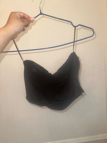Köynək və bluzalar: M razmer S-ə də gedir 1 dəfə geyinilib Zara modeldir Crop korset