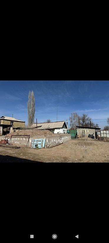 Продажа коттеджей и домов: Продаётся жилой дом с двором и хозяйственными постройками. 12соток — 17