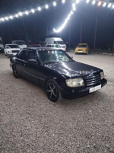 bmw f10 lip: Mercedes-Benz W124 sedan, qara rəng - Kuzov: sedan, qara, üzərində — 1