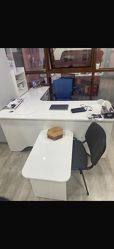 ofis masa aksesuarları: Ofis mebel dəsti - Birləşik L formalı iş masası: parlaq ağ səth — 1