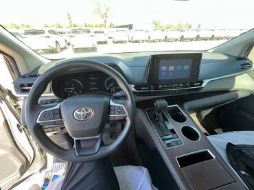 срочно срочно продаю машина: Toyota Sienna: 2023 г., 2.5 л, Гибрид, Минивэн
