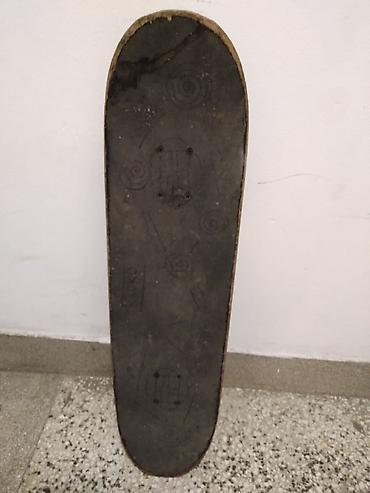 posta kula: Skateboard dužine 67 cm, širine 19,5 cm, polovan Skateboard dužine 60 — 8