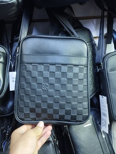 чемоданы бишкек дордой цены: Барсетка, Louis Vuitton, Материалы: Жасалма булгаары, Сыдырмалуу, Жаңы