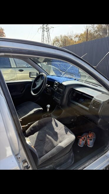 Volkswagen: Volkswagen Golf: 1994 г., 1.6 л, Механика, Бензин, Хэтчбэк — 9