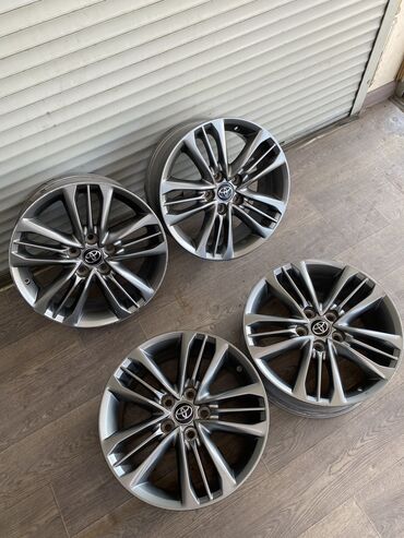 Шины: В продаже оригинальные диски Toyota Camry 55 SE Диаметр R17 PCD — 9