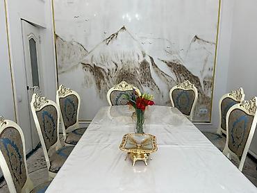 dinner table: Стол со стульями. Состояние ка новое. Судья 10 штук новые. Продаем — 2