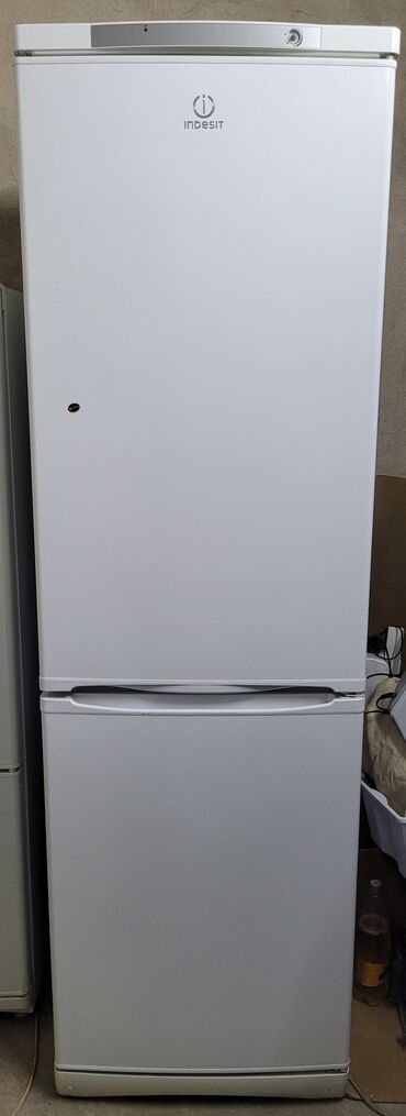Холодильники: Холодильник Indesit, Б/у, Двухкамерный, De frost (капельный), 60 * 200 * 60