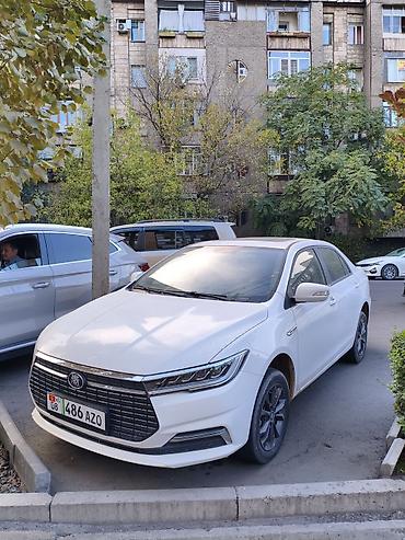 BYD: BYD Qin: 2021 г., Электромобиль, Седан — 1