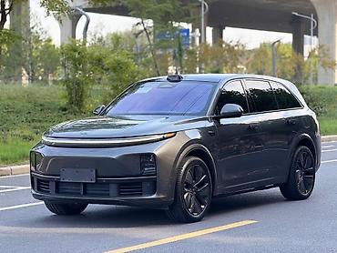 лупарик мерс: Lixiang L7: 2023 г., 1.5 л, Автомат, Гибрид, Кроссовер — 1