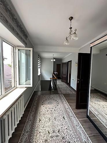 город кызыл кия: 🏡 Продаётся просторный двухэтажный дом в ж/м Кызыл-Аскер 📐 Участок — — 8