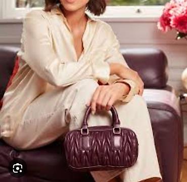 pozlata nakita cijena: Ženska torba – bordo ljubičasta, ručna - Kompaktna, elegantna torba — 1