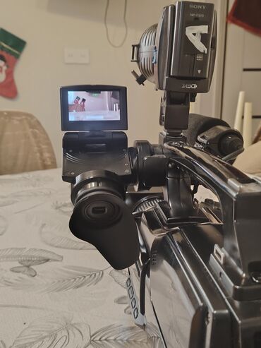 Videokameralar: Sony professional videokamera – HD çəkiliş Xüsusiyyətlər: - Yüksək — 5