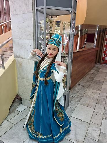 костюмы для девочек: Продам кафтан с шапкой, платье (10-13 лет), аджарский костюм(на — 1