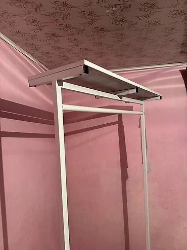 вещалка напольная: Напольная мобильная вешалка-стойка для одежды - Прочная металлическая — 1