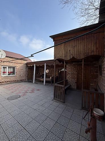 Продажа коттеджей и домов: Срочно продаётся мансардный дом! 📍 Район: Свердловский 🏡 Участок: 9,5 — 2