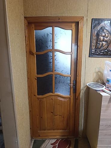 Taxta daxili qapı – şüşəli dizayn - Material: təbii ağac (şam