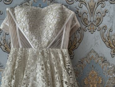 Ziyafət donları: Zərif krem rəngində xına toy gəlinliyi Özəl tikdirilib (tanınmış — 2