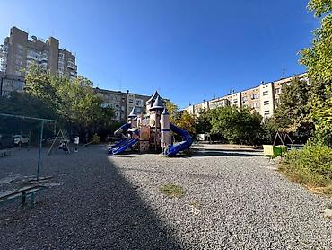 10микр: 1 комната, 33 м², 10 мкр 5 этаж, Косметический ремонт — 8