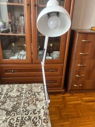 duz lampasi qiymeti: Tecili!!!Yaxşı veziyyetde olan stolüstü lampa satılır.Qiymet 25 manat