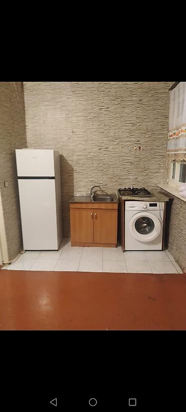 lapet senedi: – Bakıxanovda 2 otaqlı ev satılır, mətbəxi, sanitar qovşaq,. Orta — 2