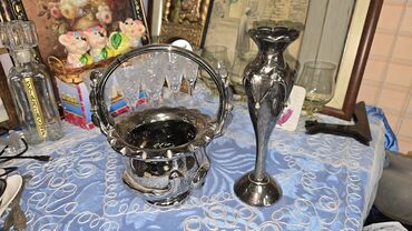 богемское стекло ваза: Ваза и корзинка конфетница времен СССР, гутное стекло в серебре, без