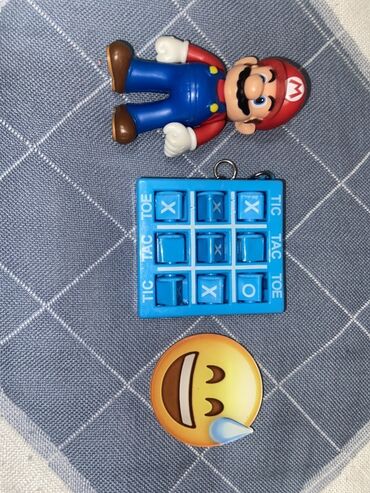 очки 3d: Набор небольших игрушек и аксессуаров: - Фигурка героя видеоигр в