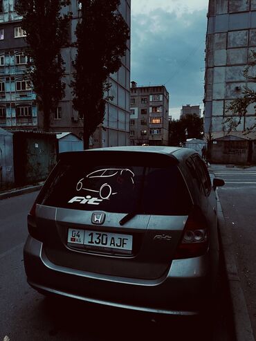 фит автомобиль: Honda Fit: 2003 г., 1.3 л, Вариатор, Бензин, Хетчбек