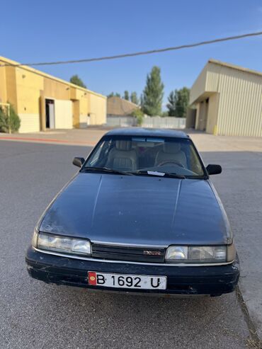 100 перохдка: Mazda 626: 1988 г., 2 л, Механика, Бензин, Седан
