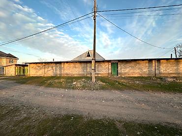 Продажа коттеджей и домов: Продаётся домовладение с закрытым двором и капитальным забором из — 1