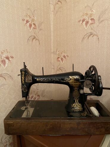 учебник по азербайджанскому языку 6 класс: Antik mexaniki tikiş maşını - Korpus: Döküm metal, qara emal örtük