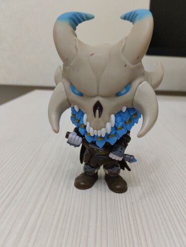 детские пиджаки: Funko Pop! Продаю фигурку из коллекции Ragnarok б/у. Нет топора. Фото