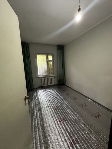 ош киргизия снять квартиру: 3 комнаты, 62 м², 105 серия, 1 этаж, Старый ремонт