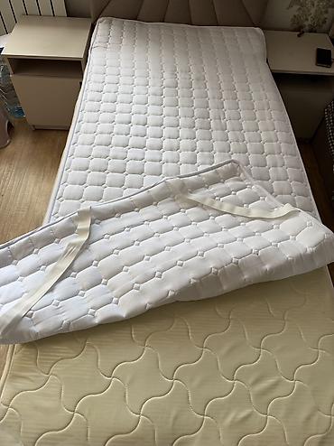 bed sheets: Наматрасник в наличии 17 штук Состояние: Использовались всего 1 месяц — 3
