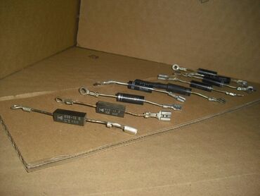 Mikrotalasne rerne: Delovi za mikrotalasne pecnice. Prodajem sve vrste delova za — 10