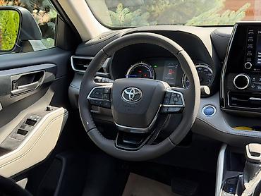 mini ev: Toyota Highlander: 2021 г., 3.5 л, Автомат, Гибрид, Кроссовер — 7