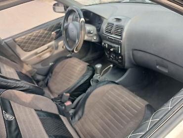 дэу матиз 1: Hyundai Accent: 2000 г., Кол менен иштөөчү, Бензин, Седан — 2